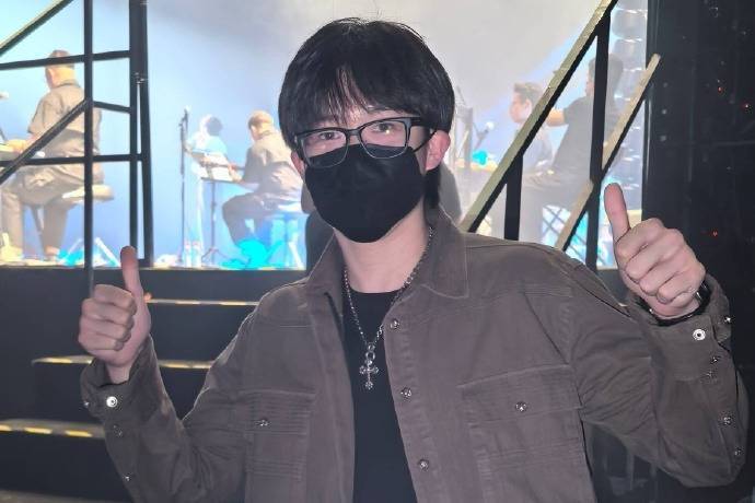 编辑, 摇头晃脑的, 否和王楚钦