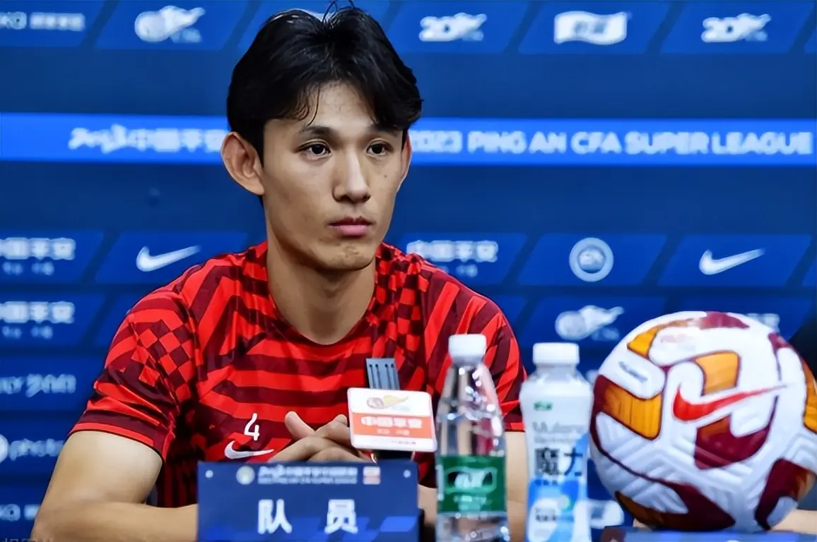 老东家续约, 斯卢茨基钦 老东家续约, 斯卢茨基钦